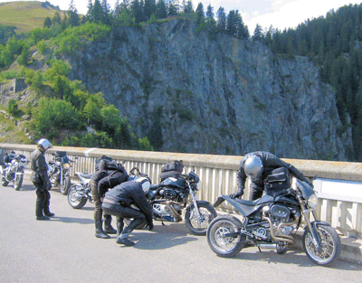 Buell_auf_Bruecke